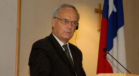 profesor de Derecho Público de la Universidad de la Sorbonne (Pantheón I, Francia), Etienne Picard